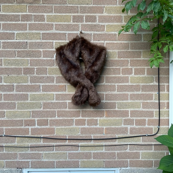 Faux Fur Trim: Zara Brown (Coat Accessory) - Picture 5 of 14
